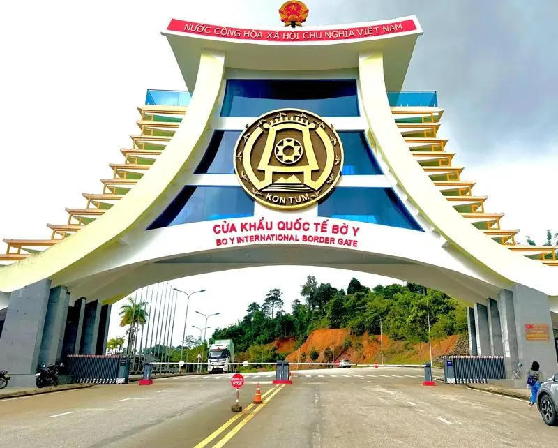 Bo Y gate arch from the road